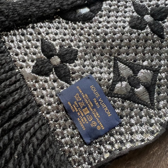 Authentic Louis Vuitton scarf black wool with metallic - Picture 6 of 6